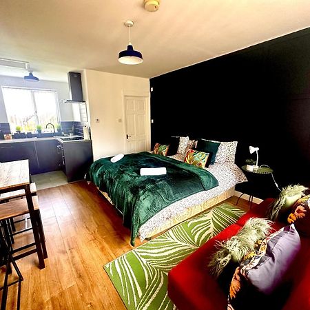 Studio Annexe By Papermill, Deeside - En-Suite, Heswall Eksteriør bilde