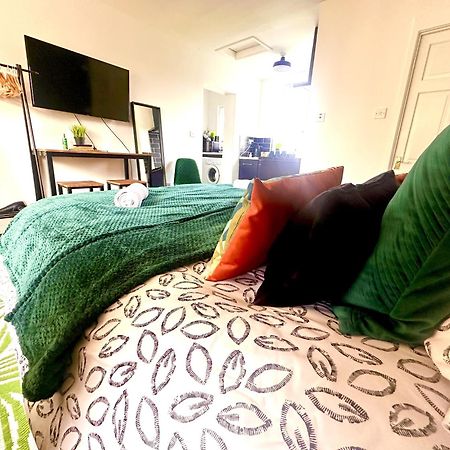 Studio Annexe By Papermill, Deeside - En-Suite, Heswall Eksteriør bilde