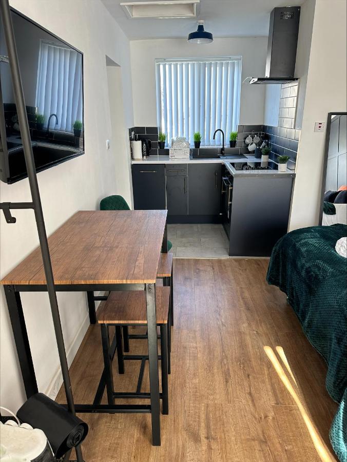 Studio Annexe By Papermill, Deeside - En-Suite, Heswall Eksteriør bilde